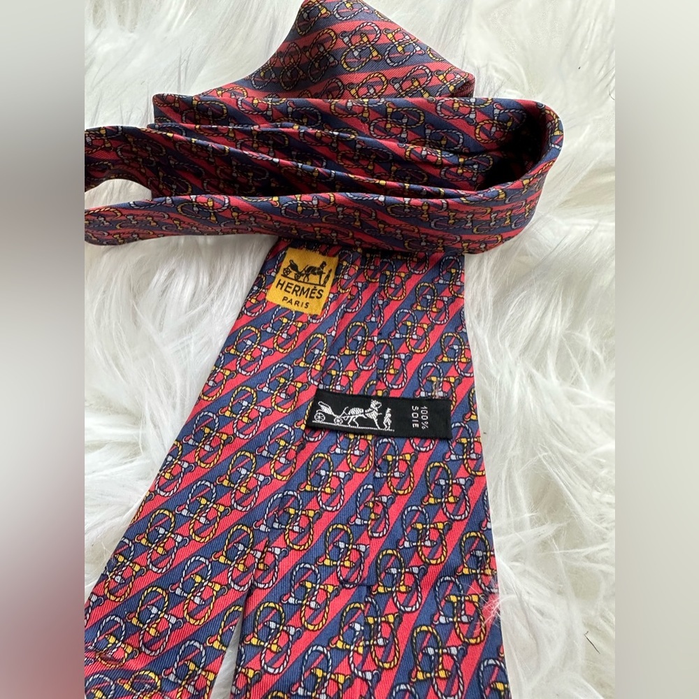 HEREMES Paris silk tie.